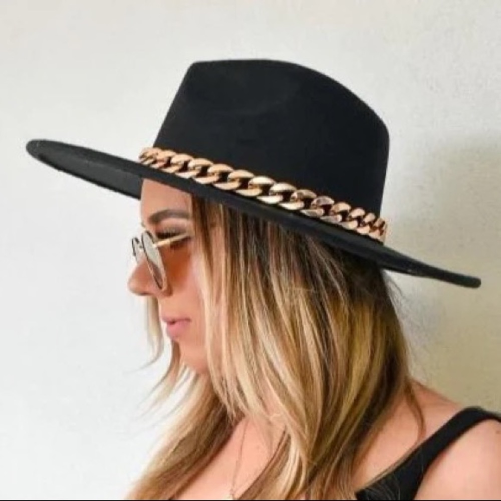 Chain hat